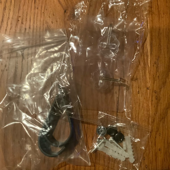 Set of two woven hanging baskets. New with all hanging materials too. - Picture 5 of 5